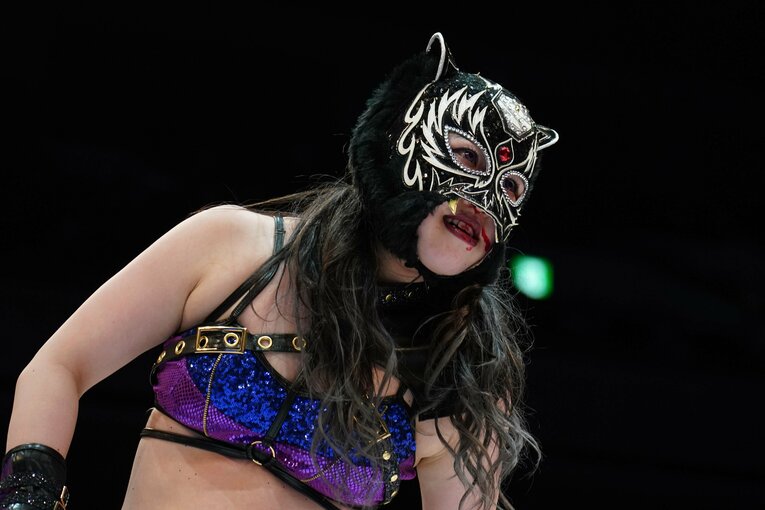 マスクの下で流血するスターライト・キッド