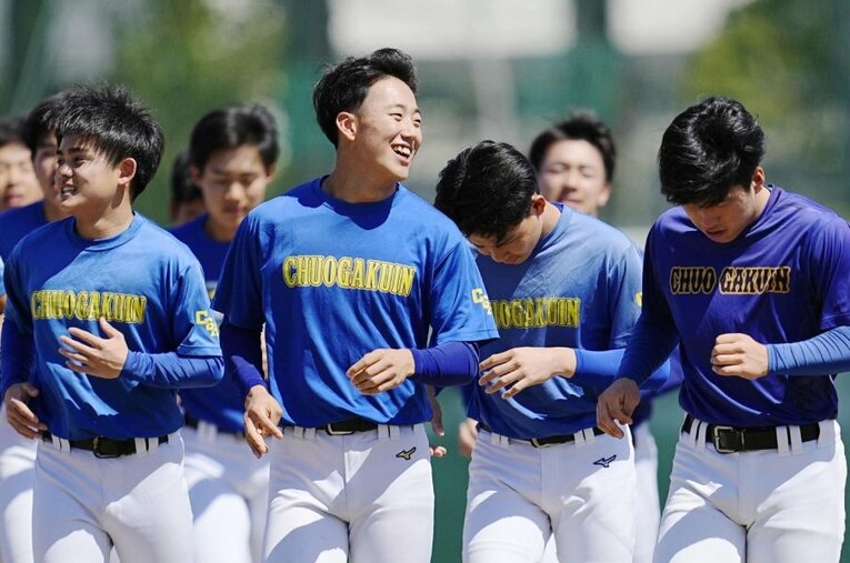 センバツでベスト4に進出した中央学院。“脱丸刈り”チームの一つだ ／ photograph by KYODO