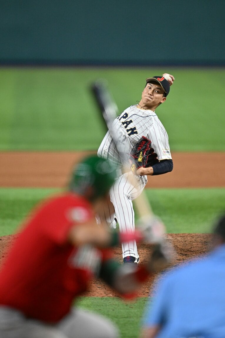 WBC準決勝のメキシコ戦。山本由伸をリリーフして1死一、三塁のピンチで登板した湯浅の渾身の投球（1/4枚）　©︎Naoya Sanuki