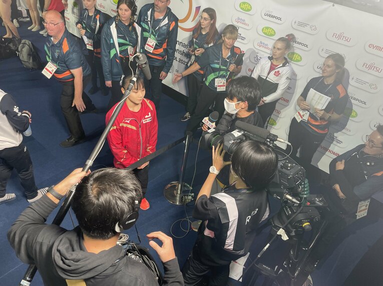 〈世界体操〉エース橋本大輝＋日本女子が強く美しい 「ラブリースマイル」の絶賛、当初補欠も「平均台の女神が…」平均年齢19歳の素顔(77)