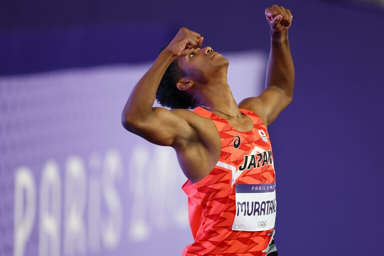 パリ五輪決勝レース前にはこのポーズ　©︎AFLO