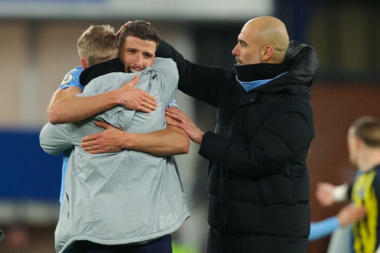 ジンチェンコらを励ますグアルディオラ監督　©Getty Images