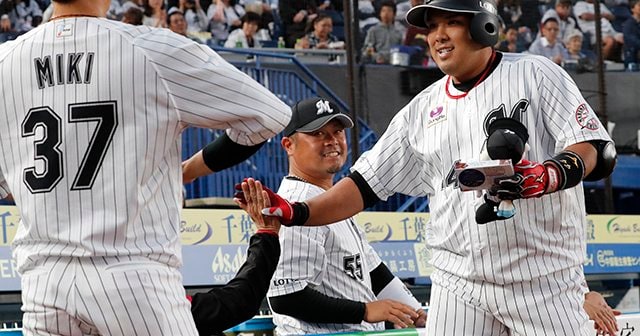 若手の信頼厚い“優勝請負人”。ロッテ細川亨がもたらす好循環。