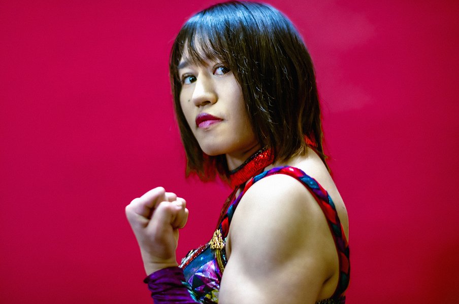 スターダム新王者・朱里が語った“亡き母への感謝”とチャンピオンの覚悟「プロレスも究めたと言っていいのかな」《戴冠記念グラビア》<Number Web> photograph by Takuya Sugiyama