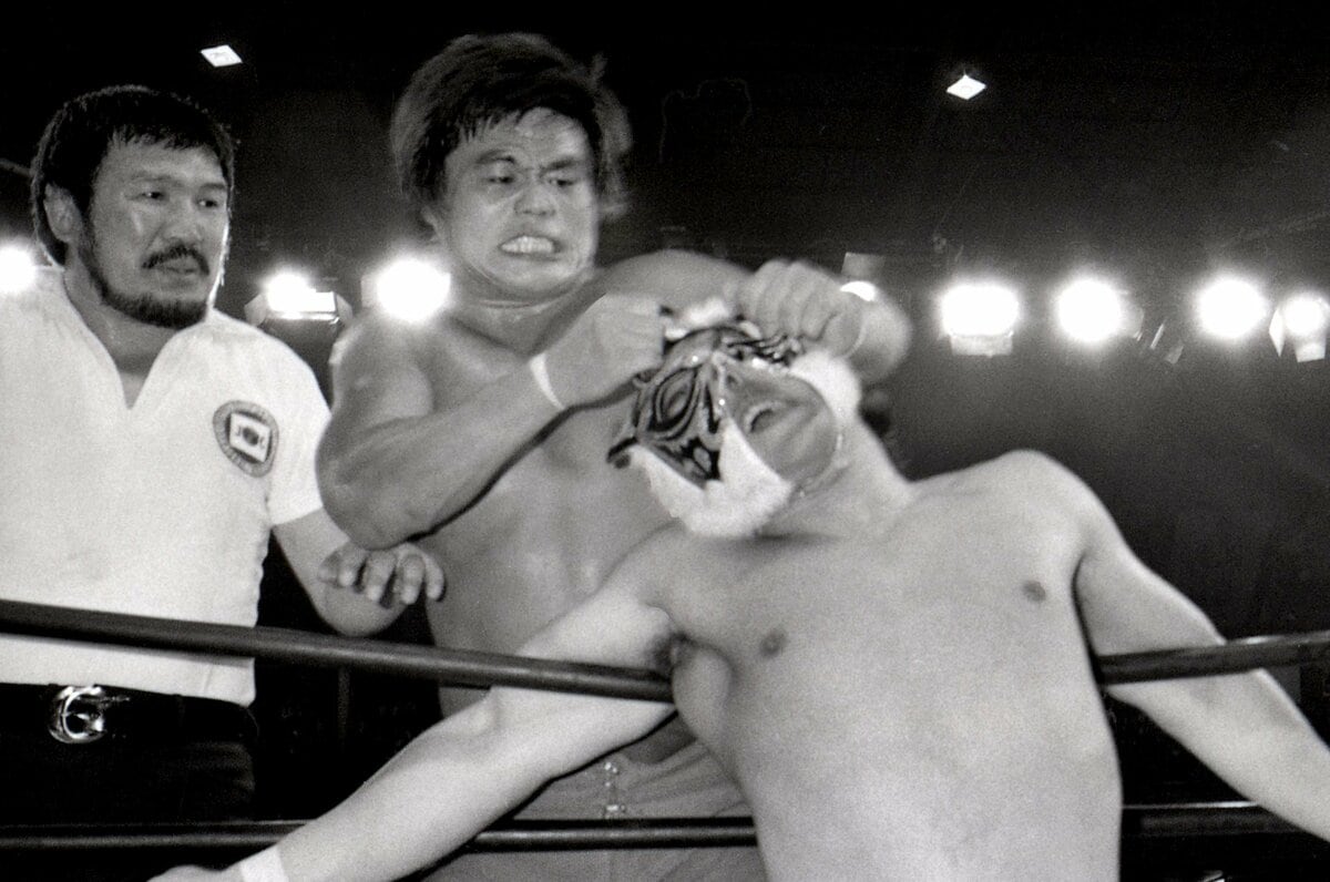 初代タイガーマスク・小林邦昭・ブラック・タイガー直筆サイン色紙＋