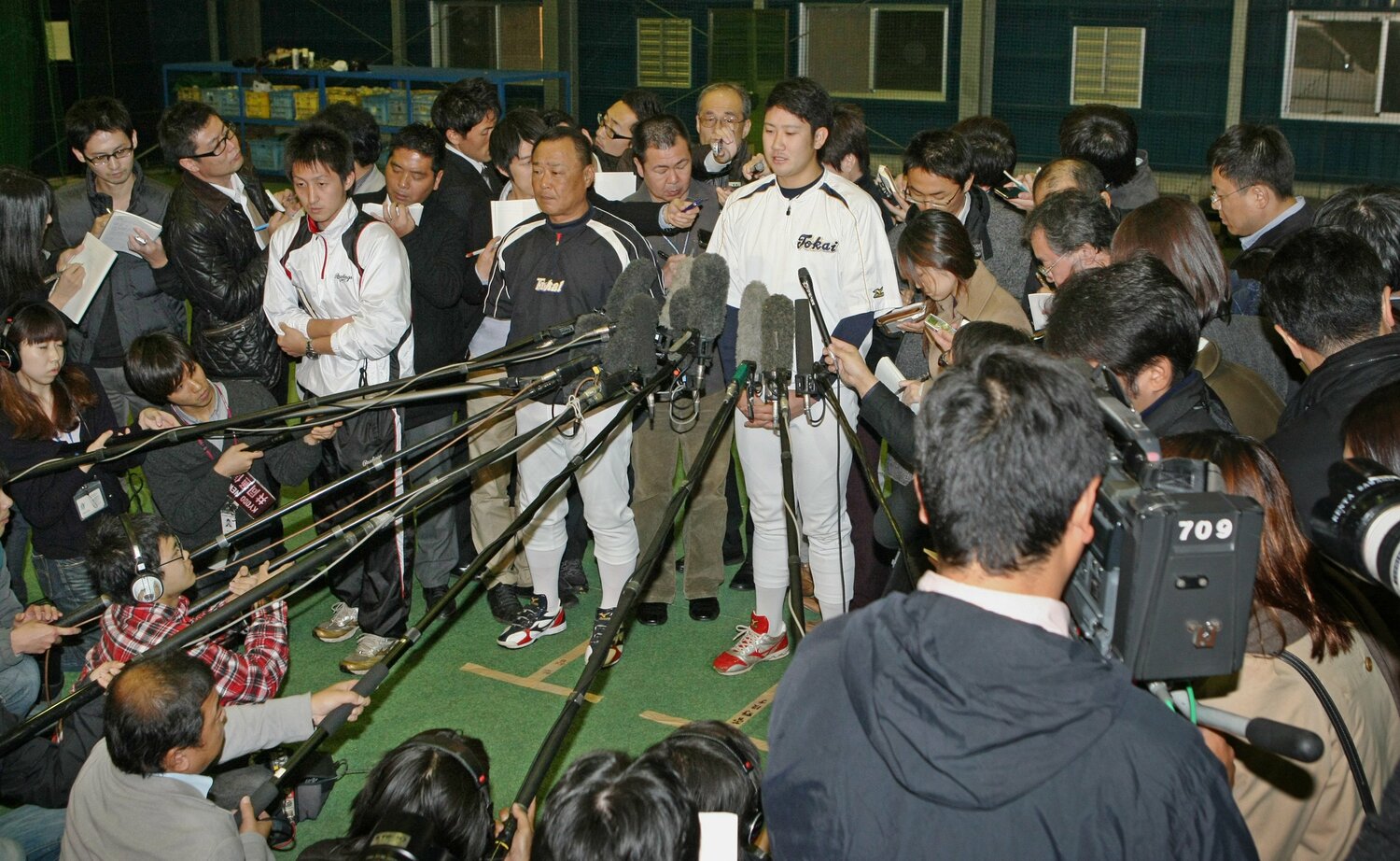2011年、日本ハムのドラフト指名を辞退する意向を表明した菅野智之 ©JIJI PRESS