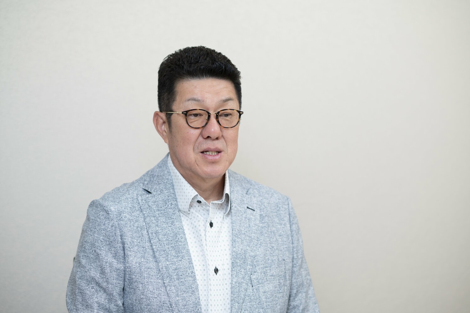 インタビューに答える現在の佐々岡真司さん　©Tadashi Hosoda