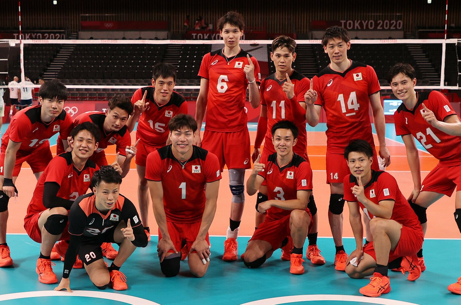 東京五輪でともにコートに立った清水邦広と藤井直伸(中央) ©︎Toru Hanai/Getty Images