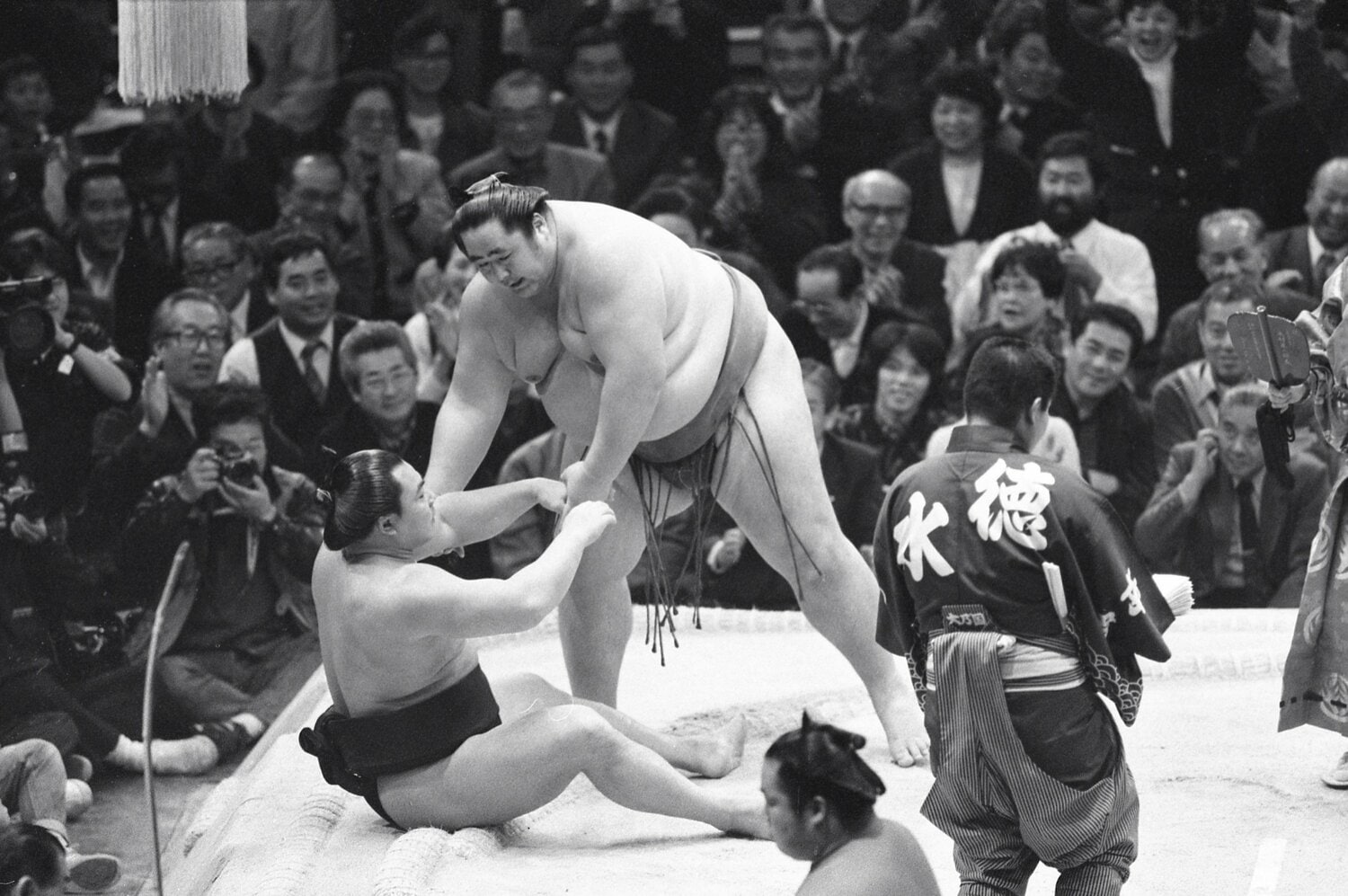 千代の富士の53連勝が止まった日。1988年の11月場所千秋楽で大乃国に寄り倒しで敗れた　©JIJI PRESS