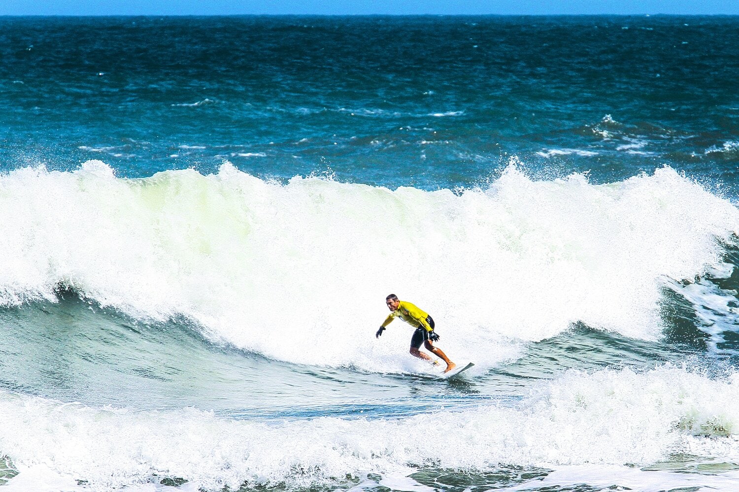 2011年8月、リオデジャネイロでサーフィンを楽しむヒクソン　©Susumu Nagao