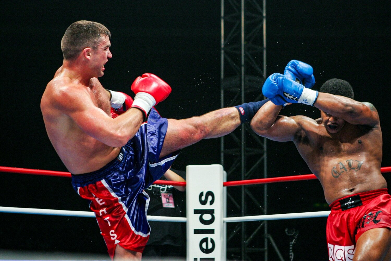 得意のハイキックもガードされることが多くなった　©Susumu Nagao