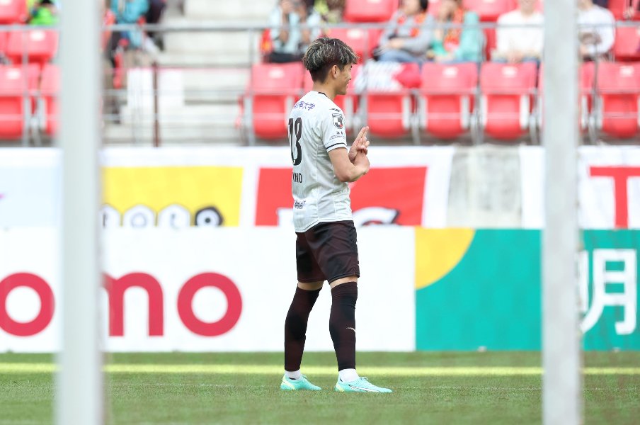 6月3日のアルビレックス新潟戦でPKを決め、忍者ポーズの町野修斗　©︎JIJI PRESS