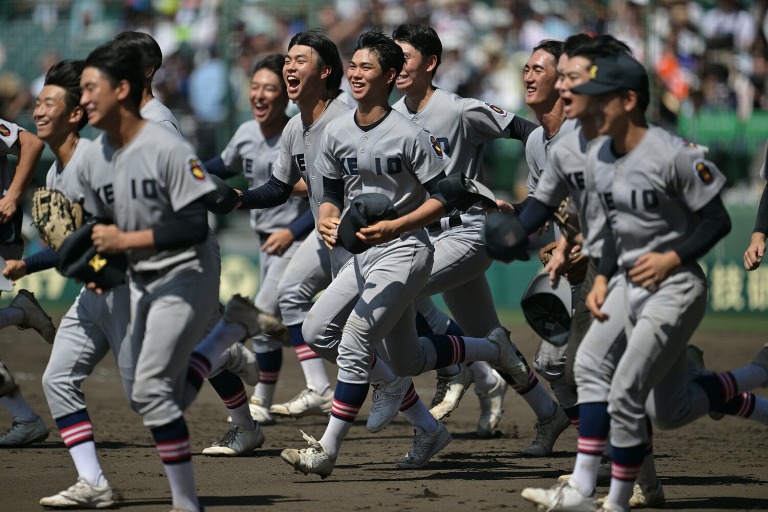 1920年以来、じつに103年ぶりとなる決勝進出を決めた慶応高　©Hideki Sugiyama