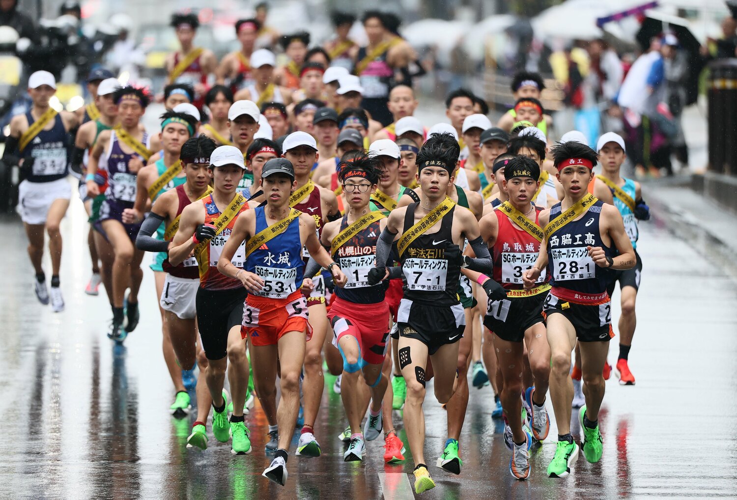 史上最速レースとなった全国高校駅伝の1区　©JIJI PRESS