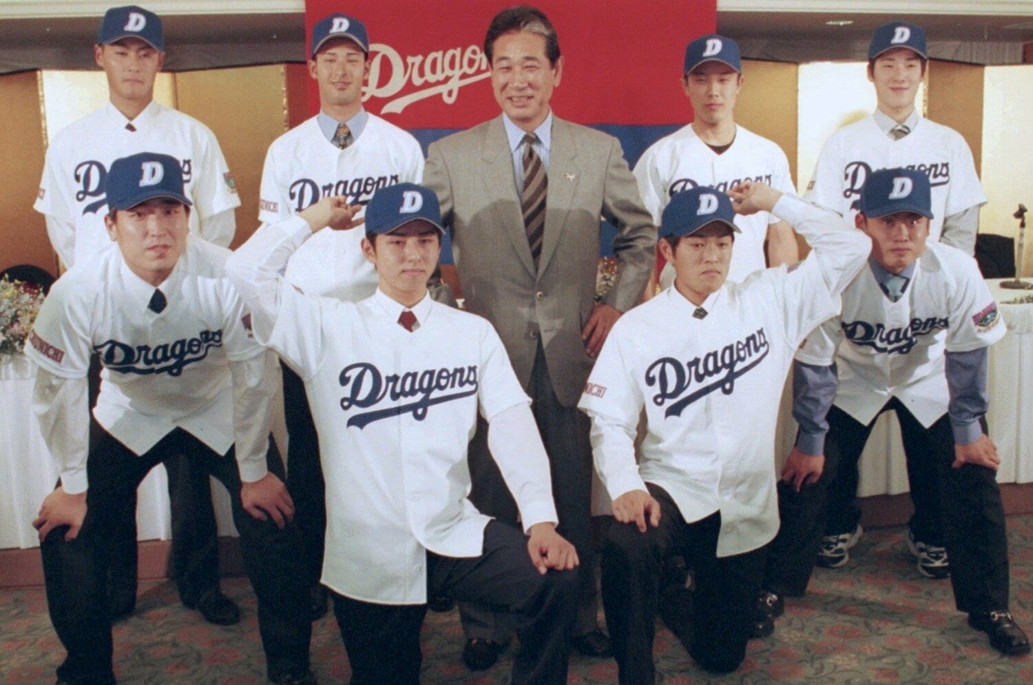 中日入団時の土谷鉄平（後列右から2人目）。星野仙一監督体制下でのドラフト指名だった　©Kyodo News