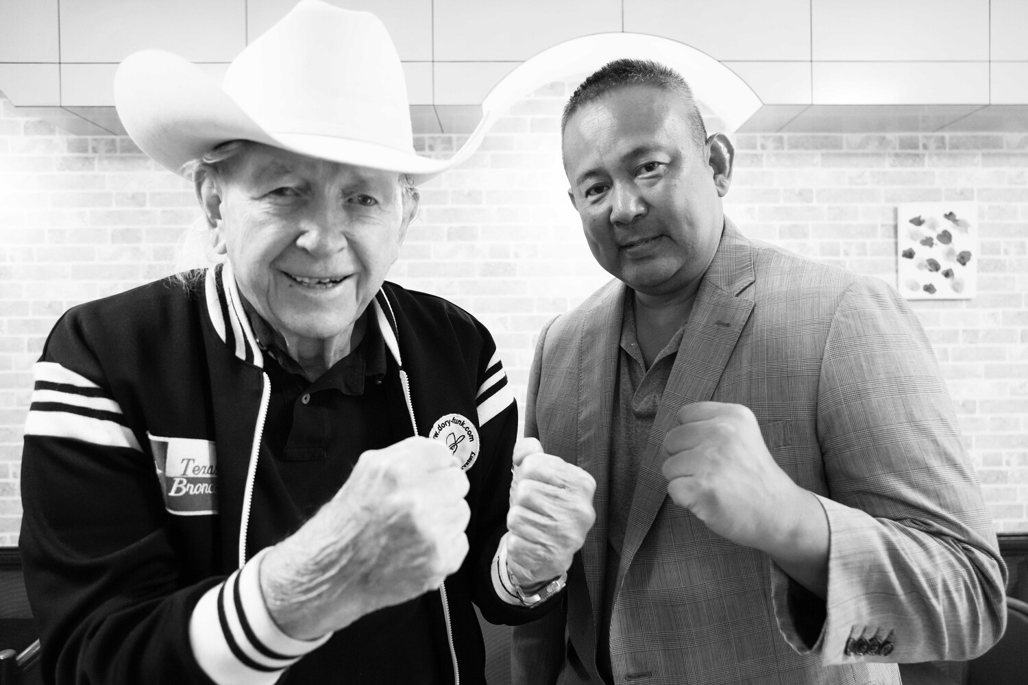 西村修と師匠ドリー・ファンク・ジュニアとのラストカット。2024年8月27日、東京　©Essei Hara