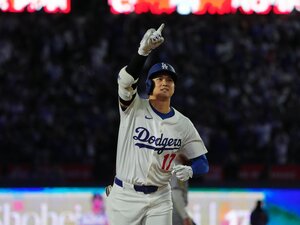 「オオタニのボブルヘッドは歴史上最もユニーク」大谷翔平が大爆発のボブルヘッドデーにドジャースファン直撃「大谷のおかげで…」「山本由伸も好きよ」