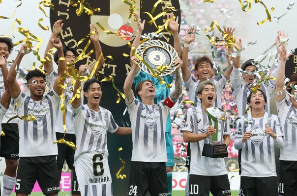 勝ってもスパイクをぶん投げ…「俺たち、ヴェルディだぞ！」常勝・ヴィッセル神戸フロントが語る“常勝軍団の共通点”は？「常に意識を高く…」