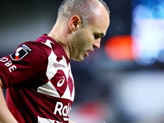 契約延長ならイニエスタも仲間に？Jで愛された大物外国人の共通点。＜Number Web＞ photograph by Naoki Nishimura/AFLO SPORT