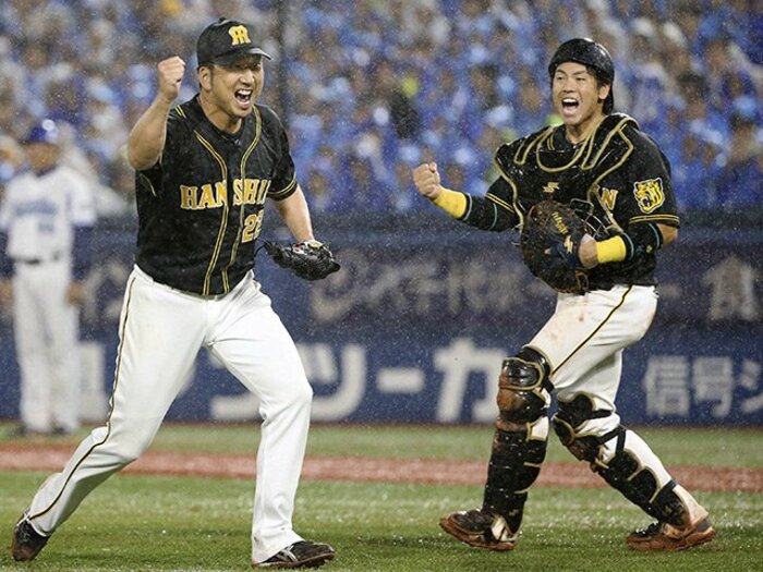 驚異的な代打成功率とリリーフ陣。阪神がDeNA撃破で下剋上への第一歩。<Number Web> photograph by Kyodo News