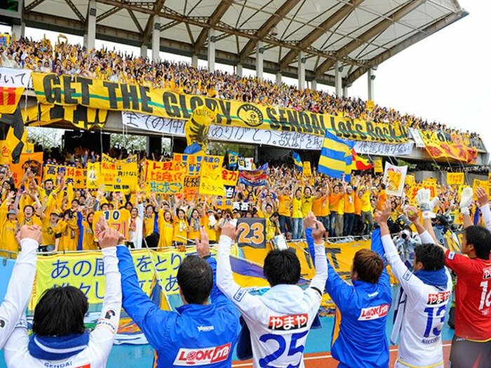 ベガルタが2011年4月23日に灯したJ再開での希望と、手倉森監督の涙。<Number Web> photograph by Toshiya Kondo