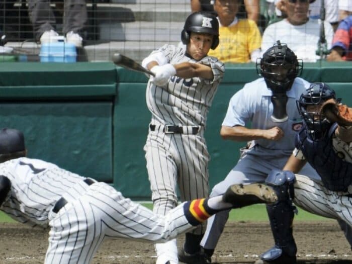 身長173cmでなぜあの打球？ 高校時代の恩師に聞いた吉田正尚の強烈スイング秘話「一塁ゴロで敵が骨折」「高校時代はむしろ細いほう」＜Number Web＞ photograph by KYODO