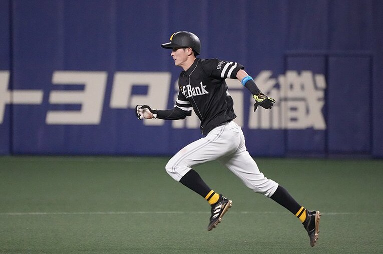 脚で知名度を上げたソフトバンク周東佑京。今年もスピードスター候補は豊作のようだ ／ photograph by Sankei Shimbun