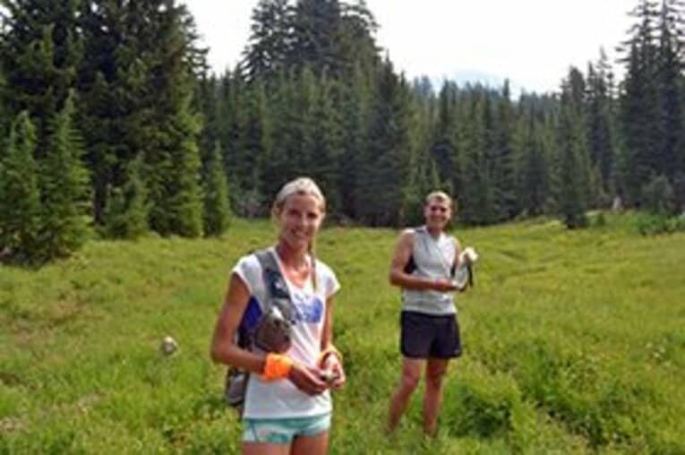 出会ったトレイルランナーたち。僕が2日かけて歩いた行程を6時間で走るらしい。 