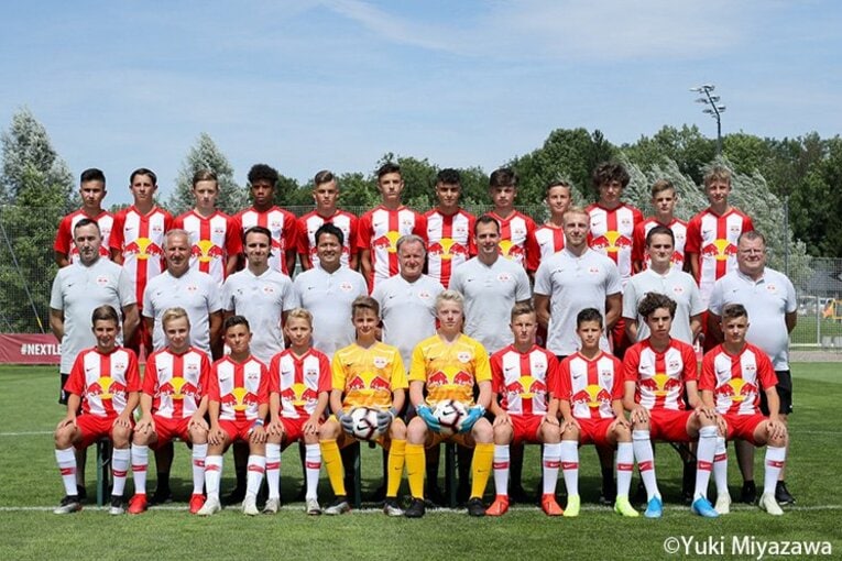 大迫勇也、南野拓実らの“兄弟”に。宮沢悠生通訳の信頼構築術・前編。(2)