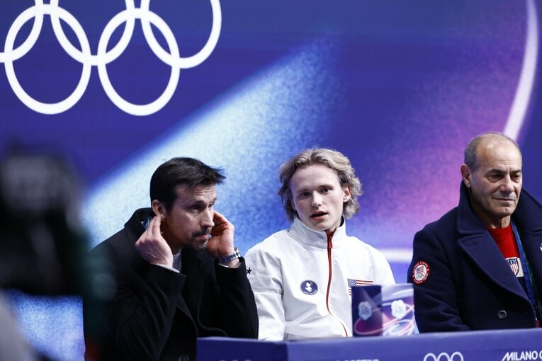 意気消沈するマリニン。コーチの父（左）もガッカリしてしまったことが世界中で非難される騒ぎに　©Sunao Noto/JMPA