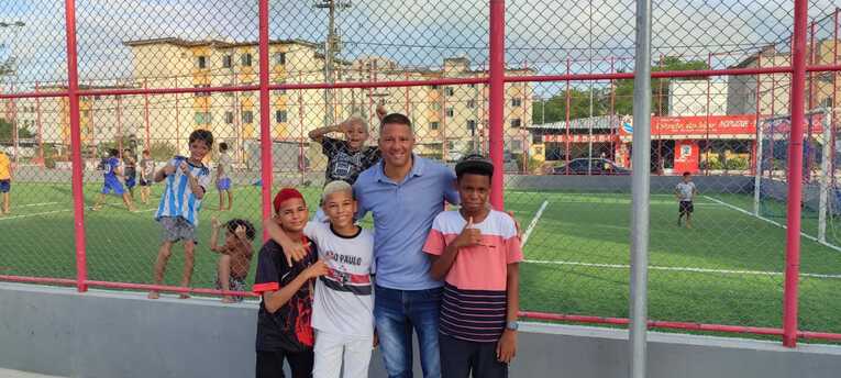 アラカジュー市内のコート。自身が少年時代にボールを蹴った思い出の場所であり、州スポーツ長官となって人工芝を敷いたコートにして市民に提供した　©Hiroaki Sawada