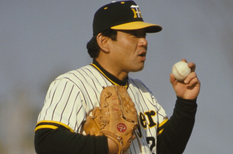 1985年1月19日、多摩市営一本杉球場での「江夏豊たった一人の引退式」　©BUNGEISHUNJU