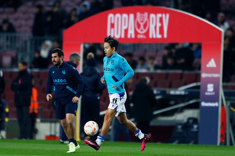 「クボのことは知ってるよ」バルササポに久保建英が笑顔で… 放送なしが惜しい「名手ブスケッツが声を荒げた」鮮烈プレー〈現地撮影〉(4)