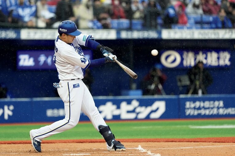 山本祐大（やまもと・ゆうだい）／1998年9月11日生、大阪府出身。京都翔英高、独立リーグ滋賀を経て2018年にドラフト9位でDeNA入団。'23年に東克樹と最優秀バッテリー賞を受賞、'24年はベストナインと独立リーグ出身者初のGG賞を獲得。180cm、87kg　©YDB