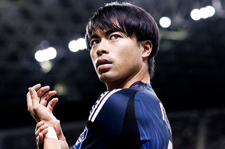 日本代表でも不可欠の左アタッカー、三笘薫。果たしてCLなど更なる最高峰の舞台で彼の姿を見られるか ／ photograph by Kiichi Matsumoto