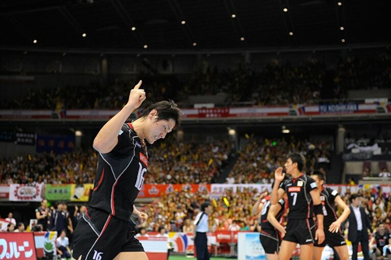 男子バレー、16年ぶりの五輪切符。北京へつながった大歓声と歓喜の輪。(4)