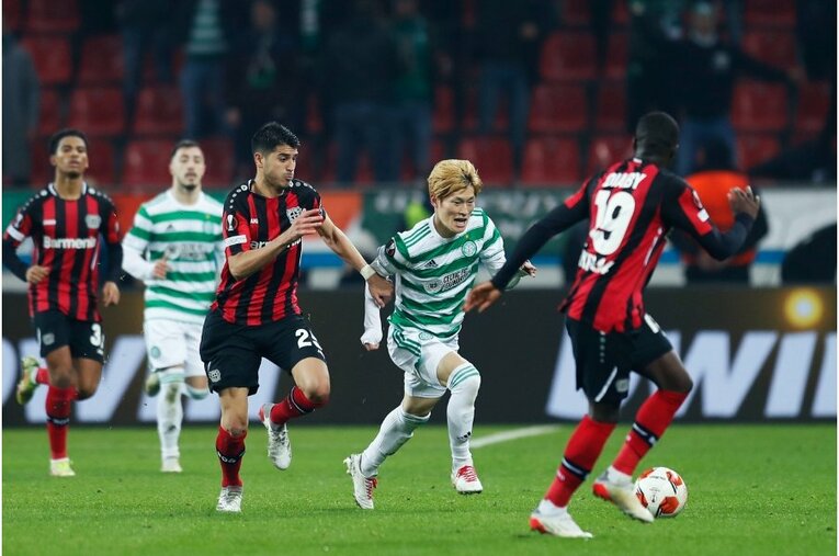 古橋亨梧のスパイクに「日の丸とKyogo」 セルティックでの絶好調ぶりを撮って体感した“スピードと日本代表での期待”(28)