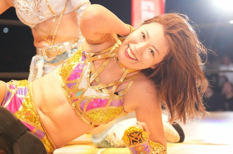 マリーゴールドでのラストマッチを終えた“貴婦人”桜井麻衣は安堵のような笑みを浮かべた。リングに帰ってくるのはいつになるだろうか。10月24日、両国国技館 ／ photograph by Essei Hara