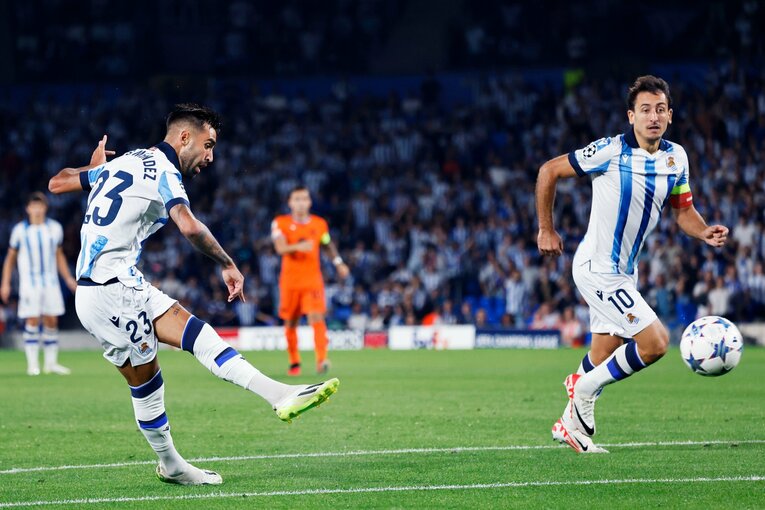 「タケはゴレアドール（点取り屋）だ！」“TAKEユニ少年”の久保建英評…初CLにリーガ6戦4発「ソシエダサポの愛と期待」は高まるばかり(10)