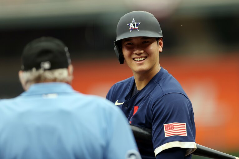 審判にもこの笑顔であいさつ　©Getty Images