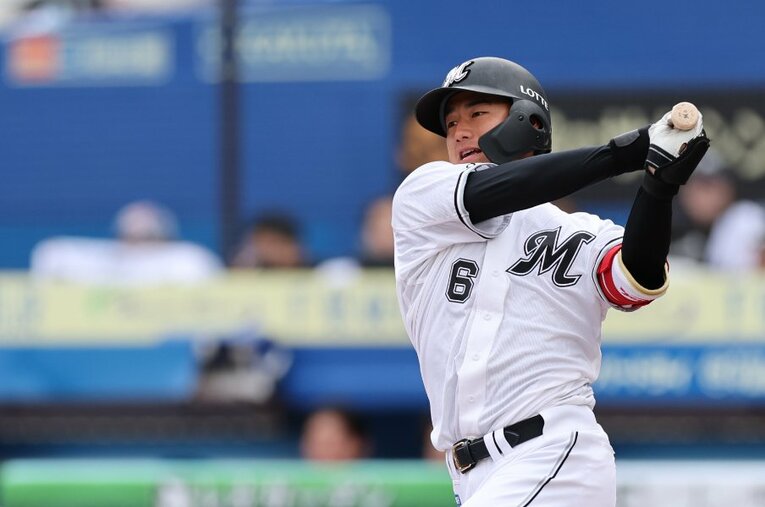 ロッテの注目ルーキー西川　 ／ photograph by Chiba Lotte Marines