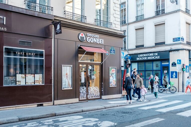 こちらがパリの「おむすび権米衛」【1枚目／全4枚】　©Kiichi Matsumoto