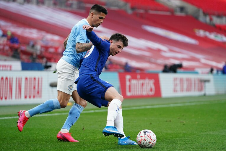 シティのカンセロ相手にも巧みなキープを見せるマウント©Getty Images