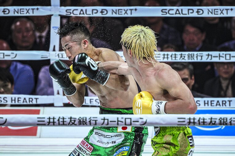 ロングレンジから放たれる那須川天心の右　©Takuya Sugiyama