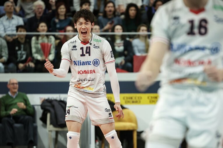 世界最高峰のイタリアでプレーする石川祐希。「世界一」を目指し続ける理由や変革に動くVリーグへの期待を語った ／ photograph by Takahisa Hirano