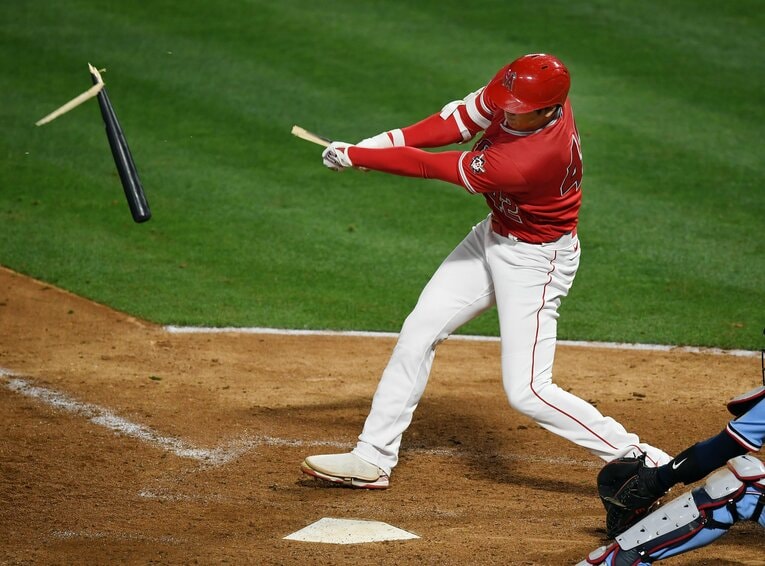 4月16日にはバットを折りながらも、センター前ヒットを放った　©Getty Images