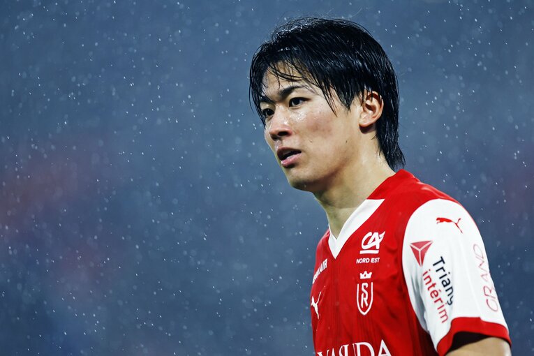 「PSGをブ然とさせた」中村敬斗ゴール＆お膳立て伊東純也が喜ぶ“会心の1枚”「関根大輝も試合後…」ランス“日本人3兄弟”を現場で撮った(2)