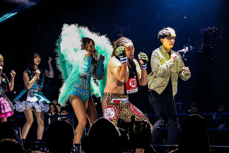 てんちむ、ヒカルら“炎上軍”の仲間とノリノリで入場するシバター　©RIZIN FF Susumu Nagao