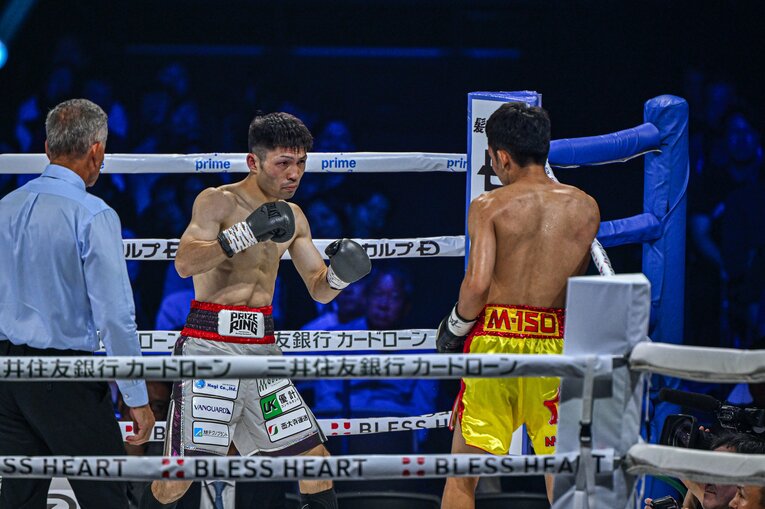ユーリ阿久井政悟vs.タナンチャイ・チャルンパック（WBA世界フライ級タイトルマッチ）©Takuya Sugiyama