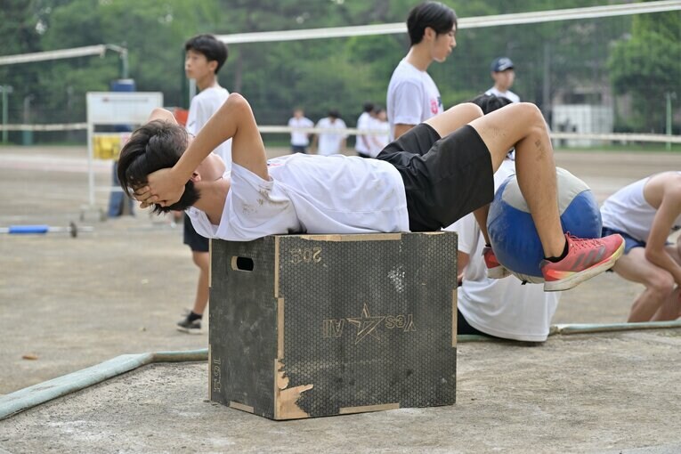 トレーニングに励む現在の桐朋中高陸上部のメンバーたち　©Hideki Sugiyama